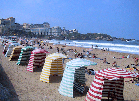 Comment Appelle-t-on les gens qui vivent à Biarritz ?