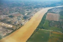 Quel fleuve traversé la capitale régionale de l'Aquitaine ?